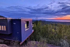 Modern 4BR Loft- Denali View, Roofdeck, Pool Table